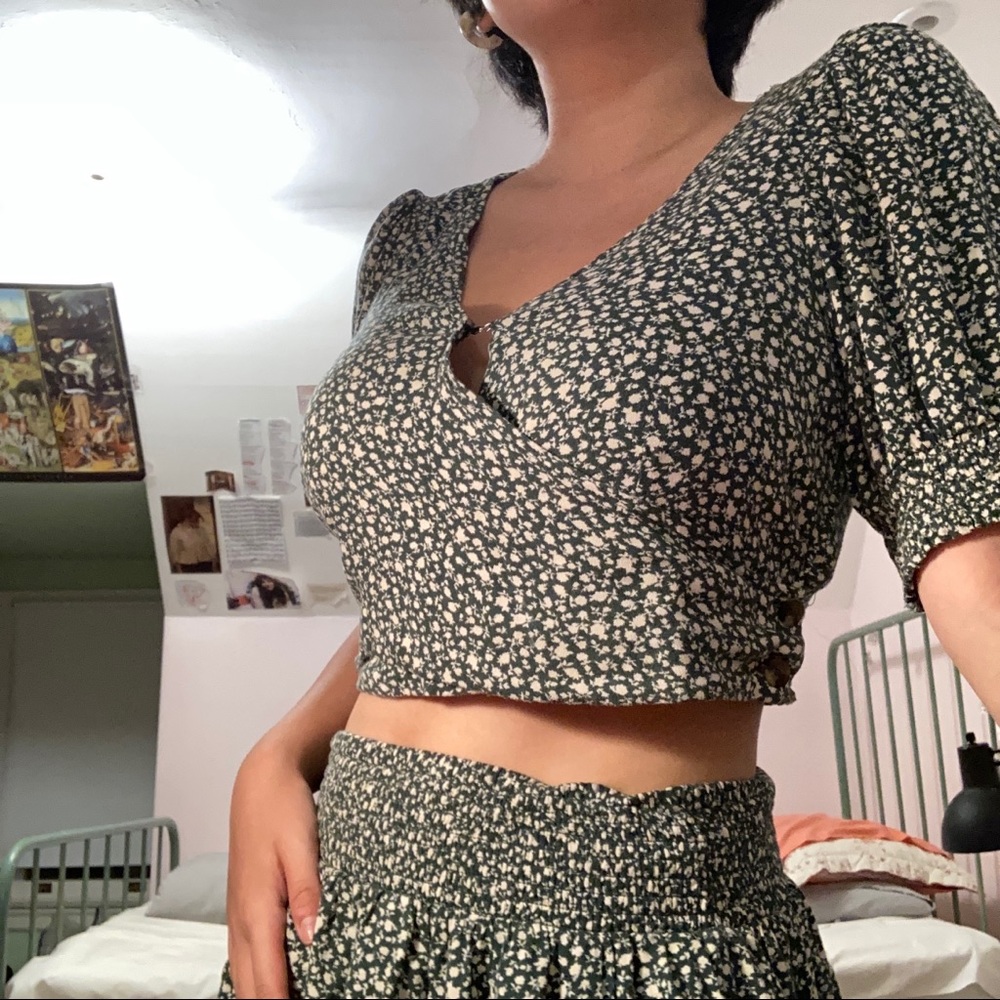green floral short sleeved crop top
